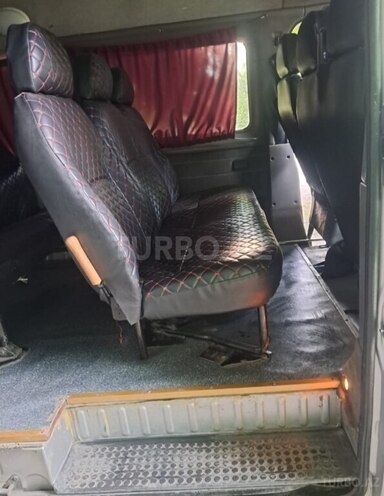 Ford Transit-13