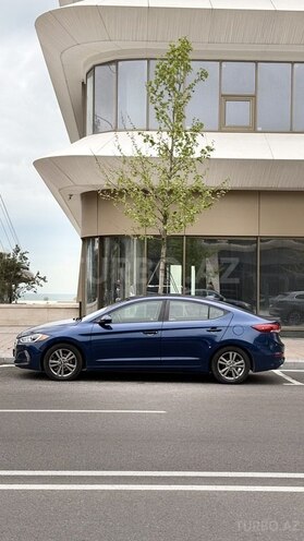 Hyundai Elantra-9