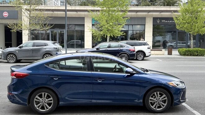 Hyundai Elantra-6
