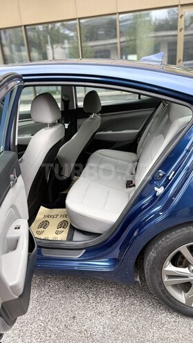 Hyundai Elantra-14
