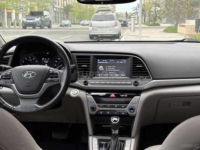 Hyundai Elantra-10