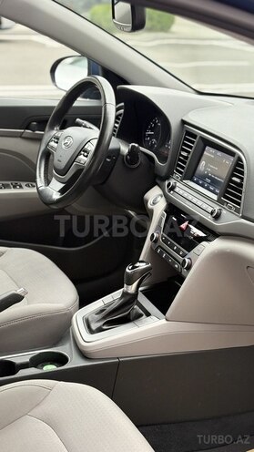 Hyundai Elantra-13