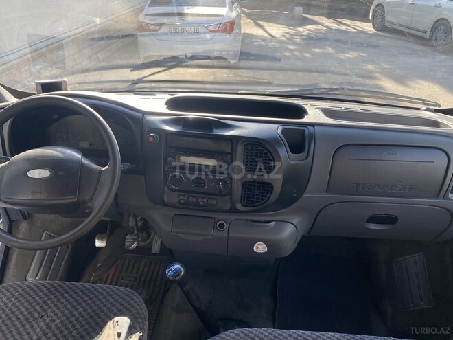 Ford Transit-9
