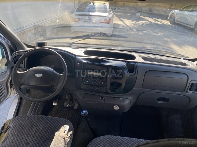 Ford Transit-7
