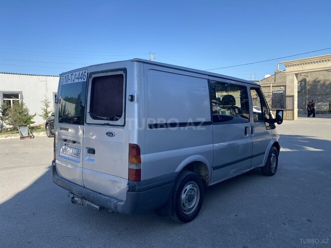 Ford Transit-5