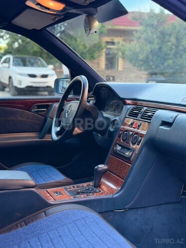 Mercedes E 230-17
