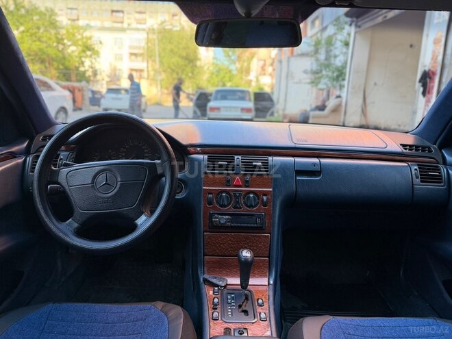 Mercedes E 230-18