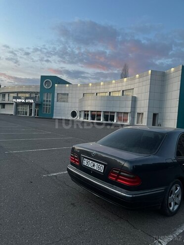 Mercedes E 240-6