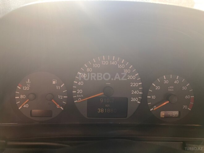 Mercedes E 240-4
