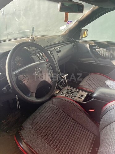 Mercedes E 240-2