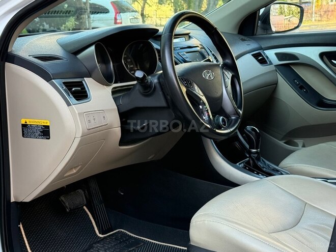 Hyundai Elantra-9