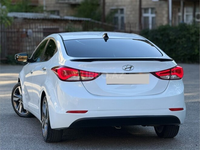 Hyundai Elantra-5