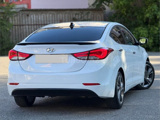 Hyundai Elantra-4