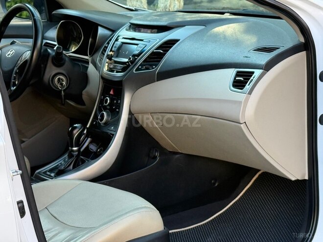 Hyundai Elantra-10
