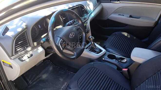 Hyundai Elantra-3
