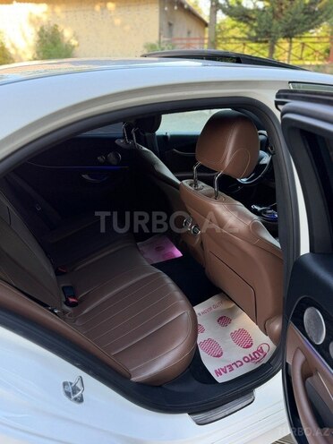 Mercedes E 300-17