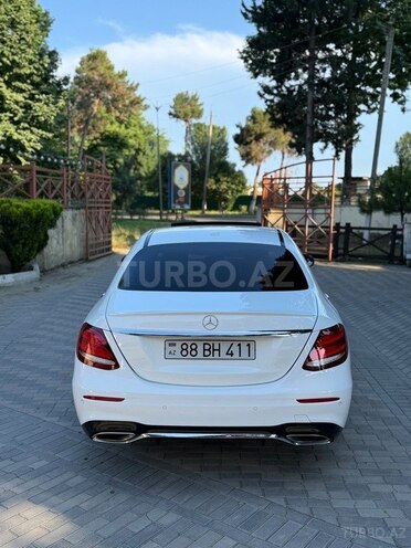 Mercedes E 300-11