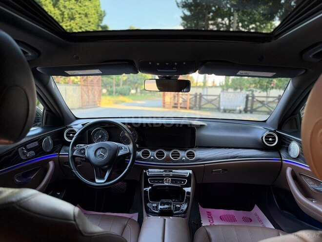Mercedes E 300-13