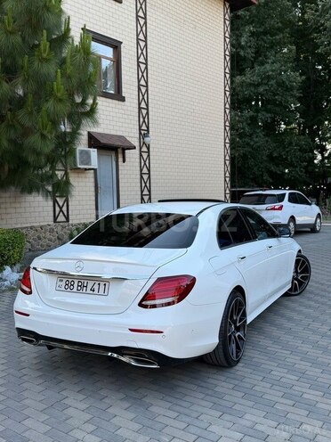 Mercedes E 300-9
