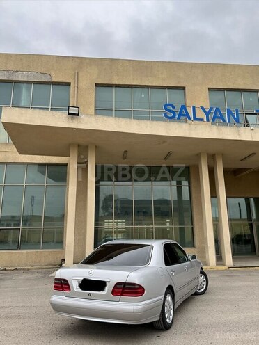 Mercedes E 240-6