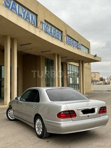 Mercedes E 240-8