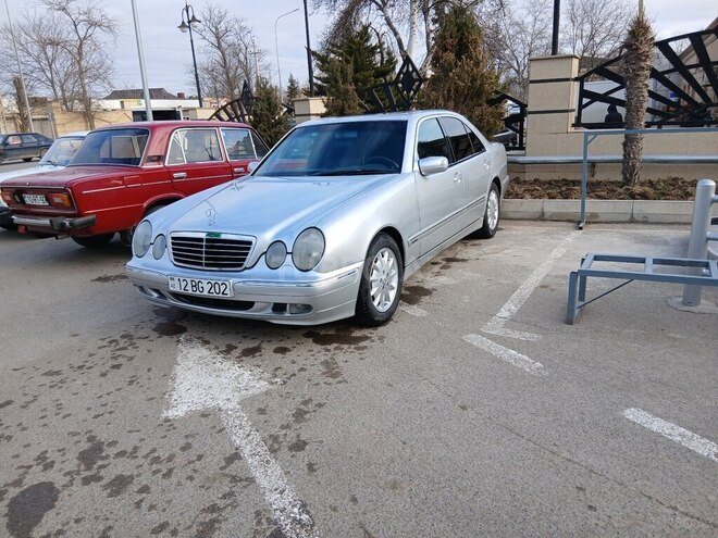 Mercedes E 240-10