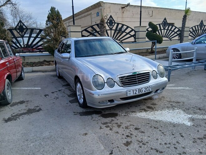 Mercedes E 240-11