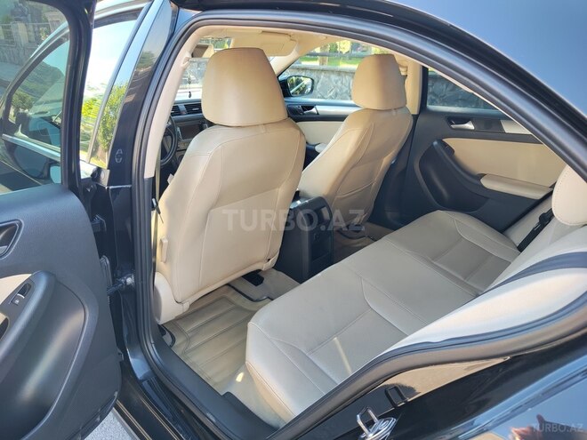 Volkswagen Jetta-6