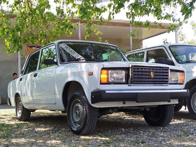 LADA (VAZ) 2107-1