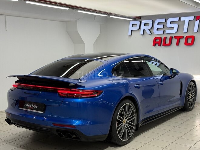 Porsche Panamera GTS-5