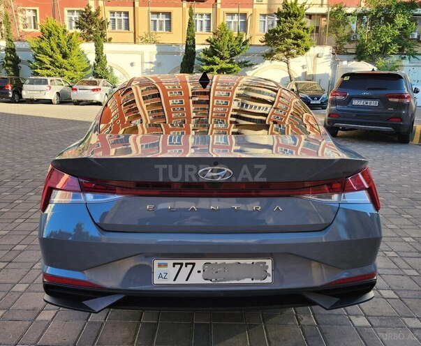 Hyundai Elantra-2