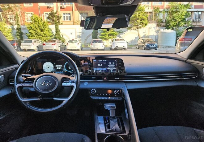 Hyundai Elantra-3