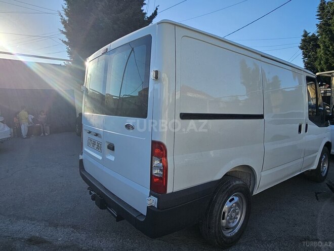 Ford Transit-4