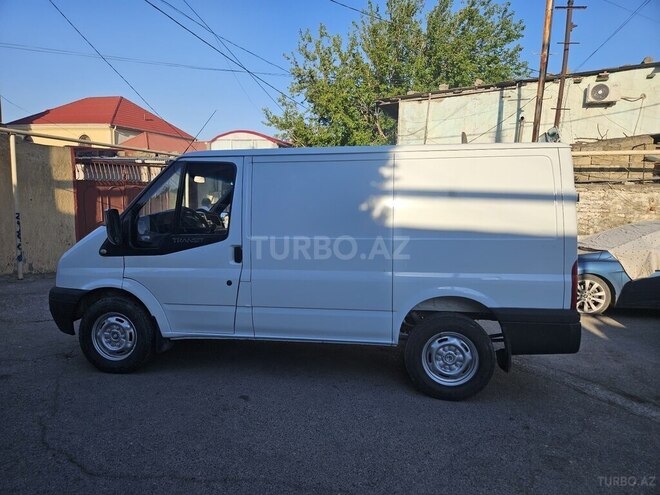 Ford Transit-8