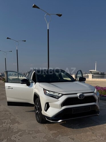 Toyota RAV4-8