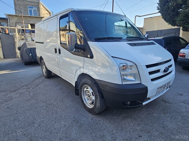 Ford Transit-16