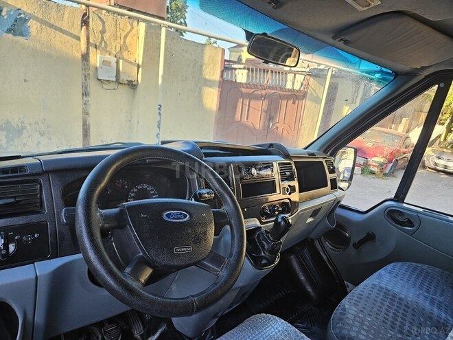 Ford Transit-3