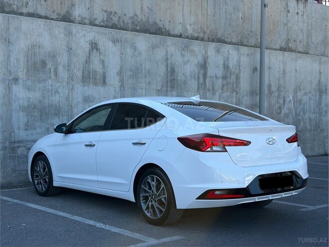 Hyundai Elantra-7