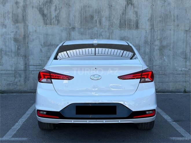 Hyundai Elantra-6