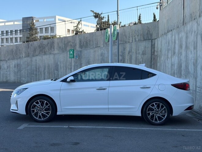 Hyundai Elantra-5