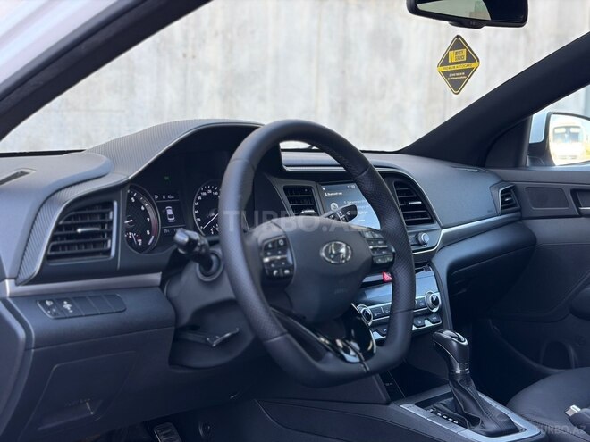 Hyundai Elantra-10