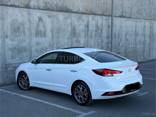 Hyundai Elantra-9