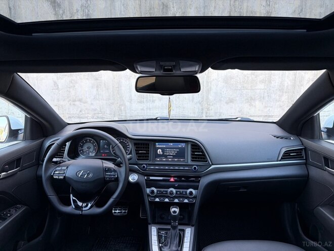 Hyundai Elantra-19