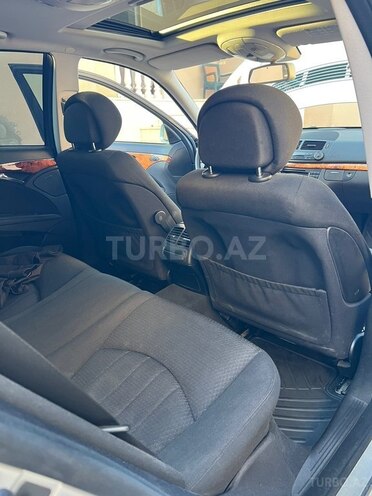Mercedes E 220-12