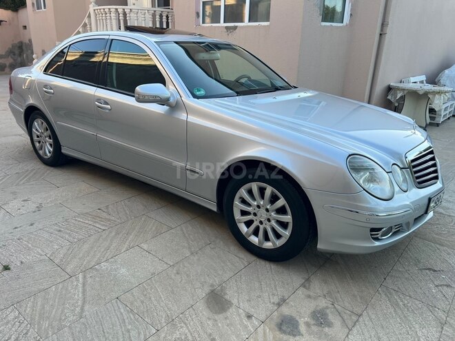 Mercedes E 220-11