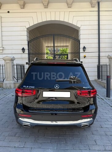 Mercedes GLB 200-6