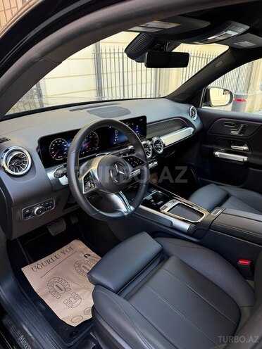 Mercedes GLB 200-11