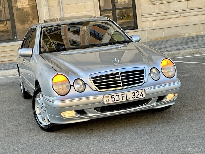 Mercedes E 240-1
