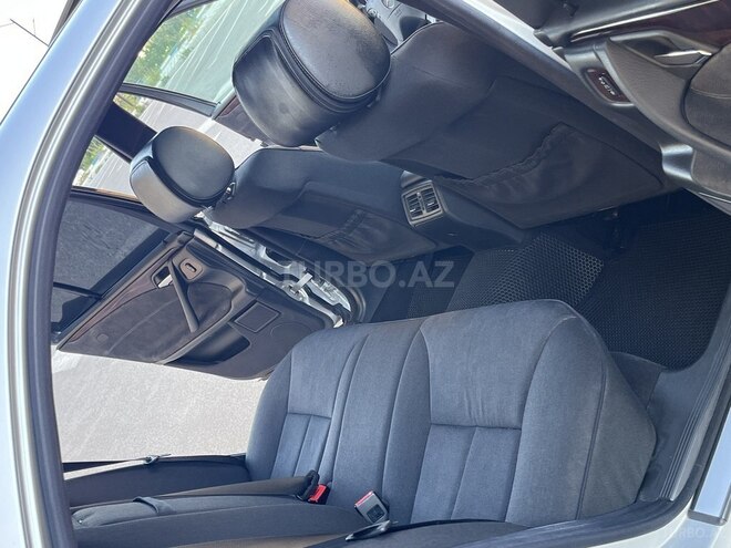 Mercedes E 240-13