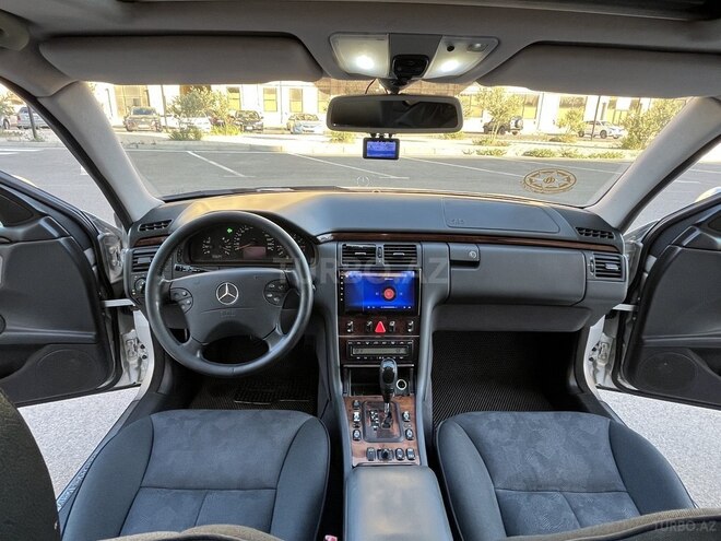 Mercedes E 240-10